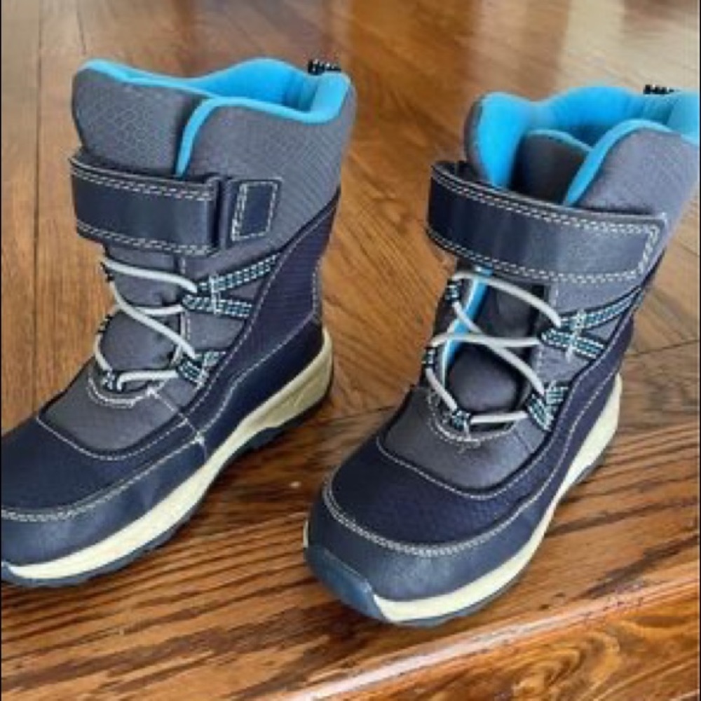Carter’s snow boots toddler size 13